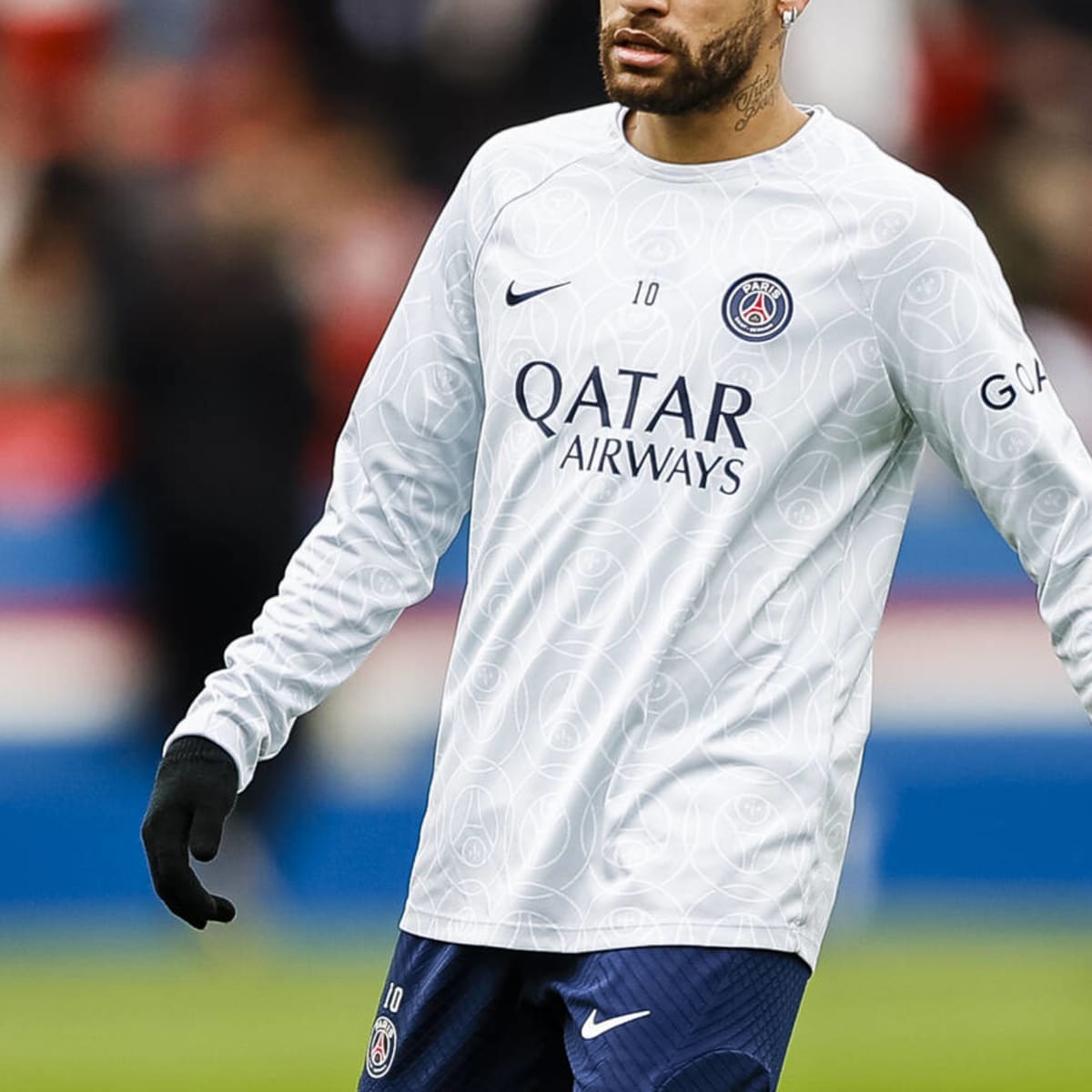 PSG superstar Neymar offered to European giants by his dad in