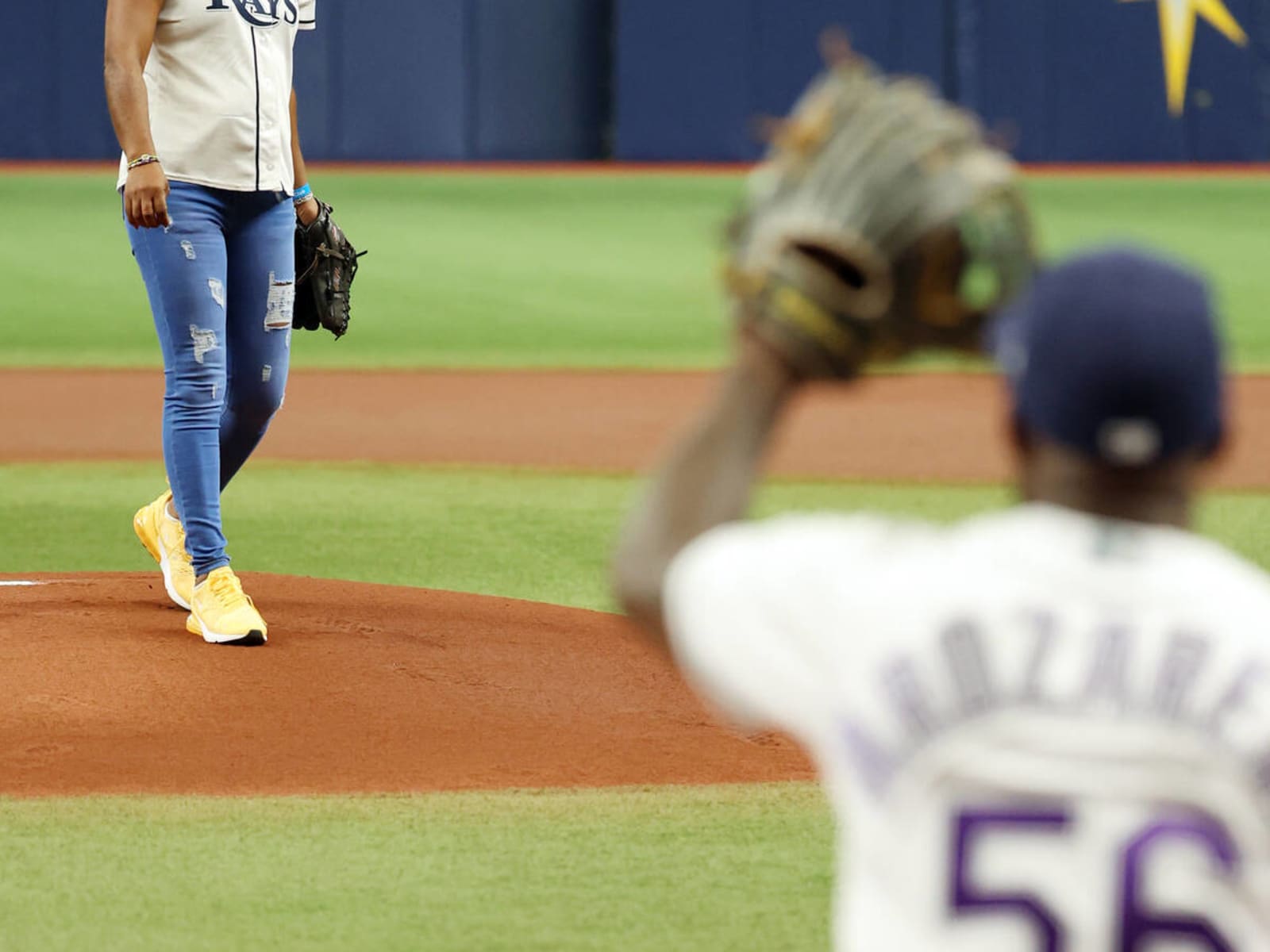 Astros moms throw out first pitch to their sons before Mother's Day game