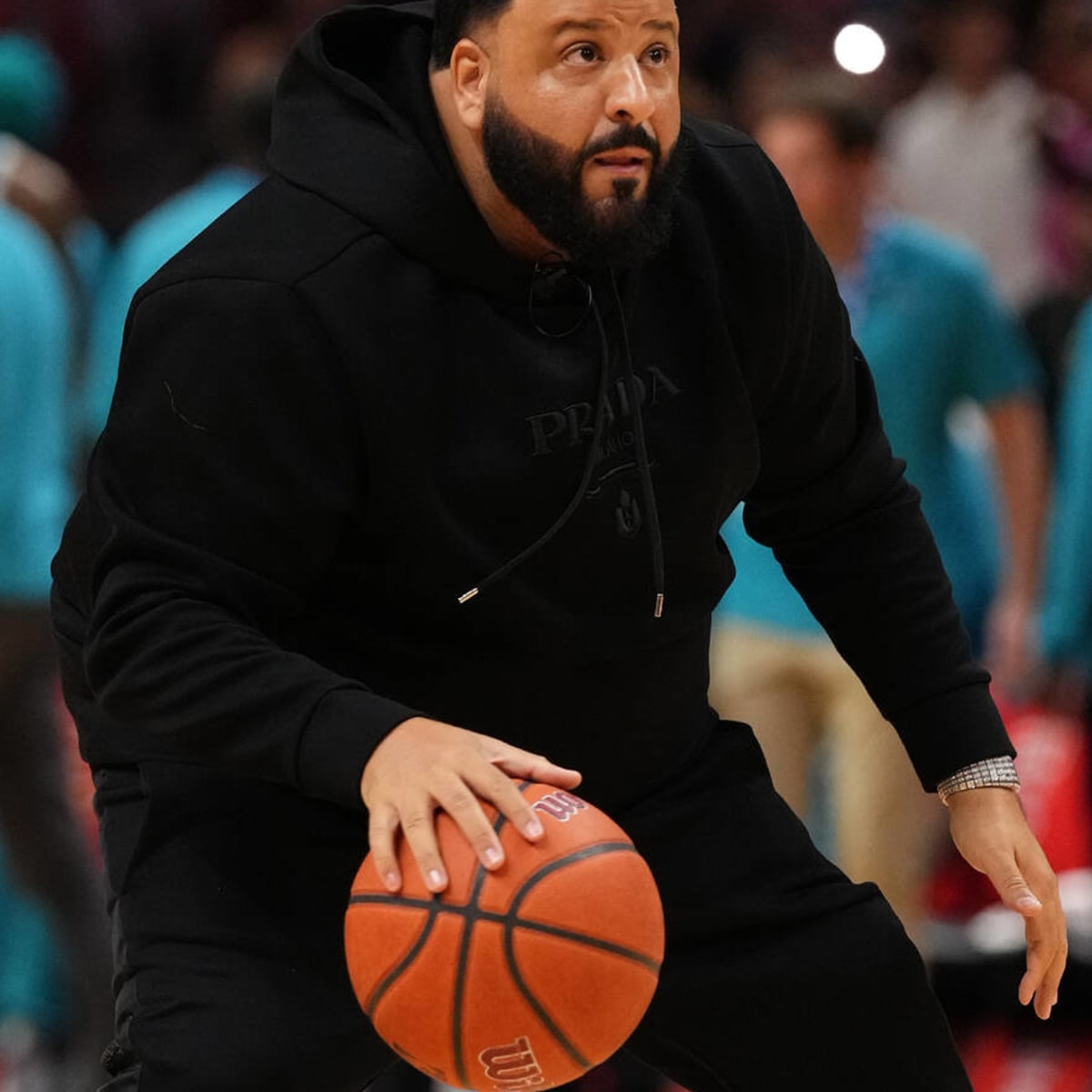 DJ Khaled Brought A LV Pillow To Protect His Shoes From The Basketball  Court 