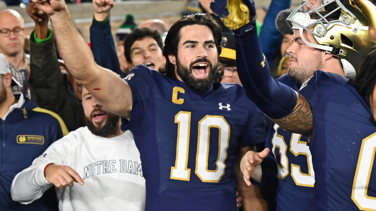 Sam Hartman congratulated by ND legend after beating USC