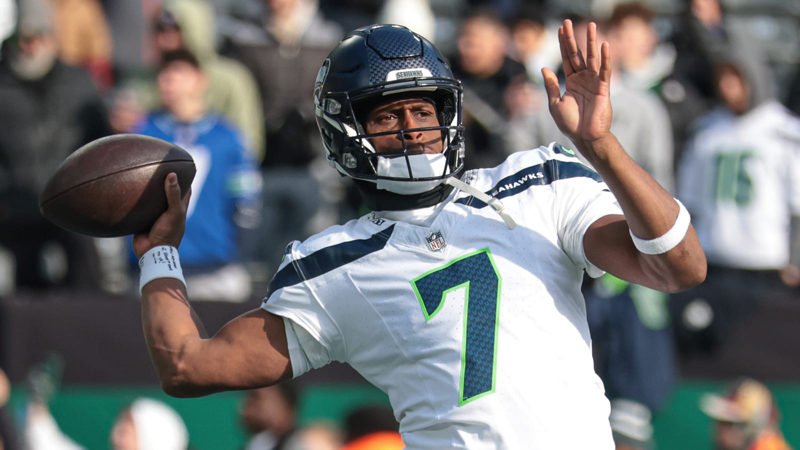 Raiders reassert confidence in QB Geno Smith with massive move