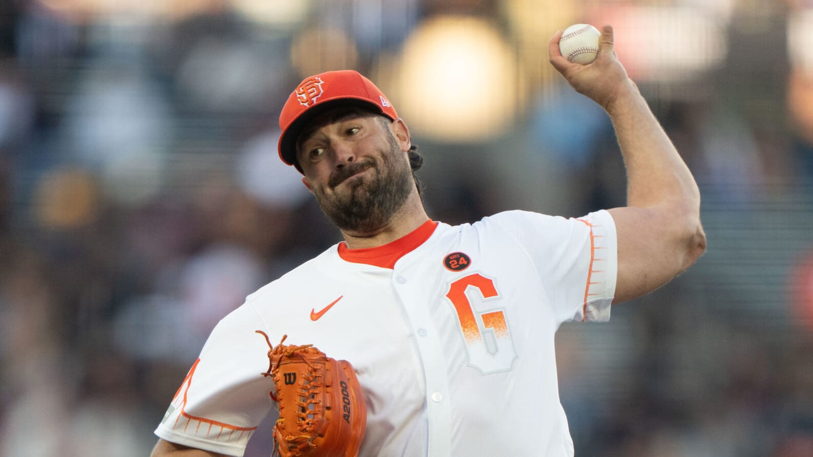 Former Cy Young winner suffers hamstring injury