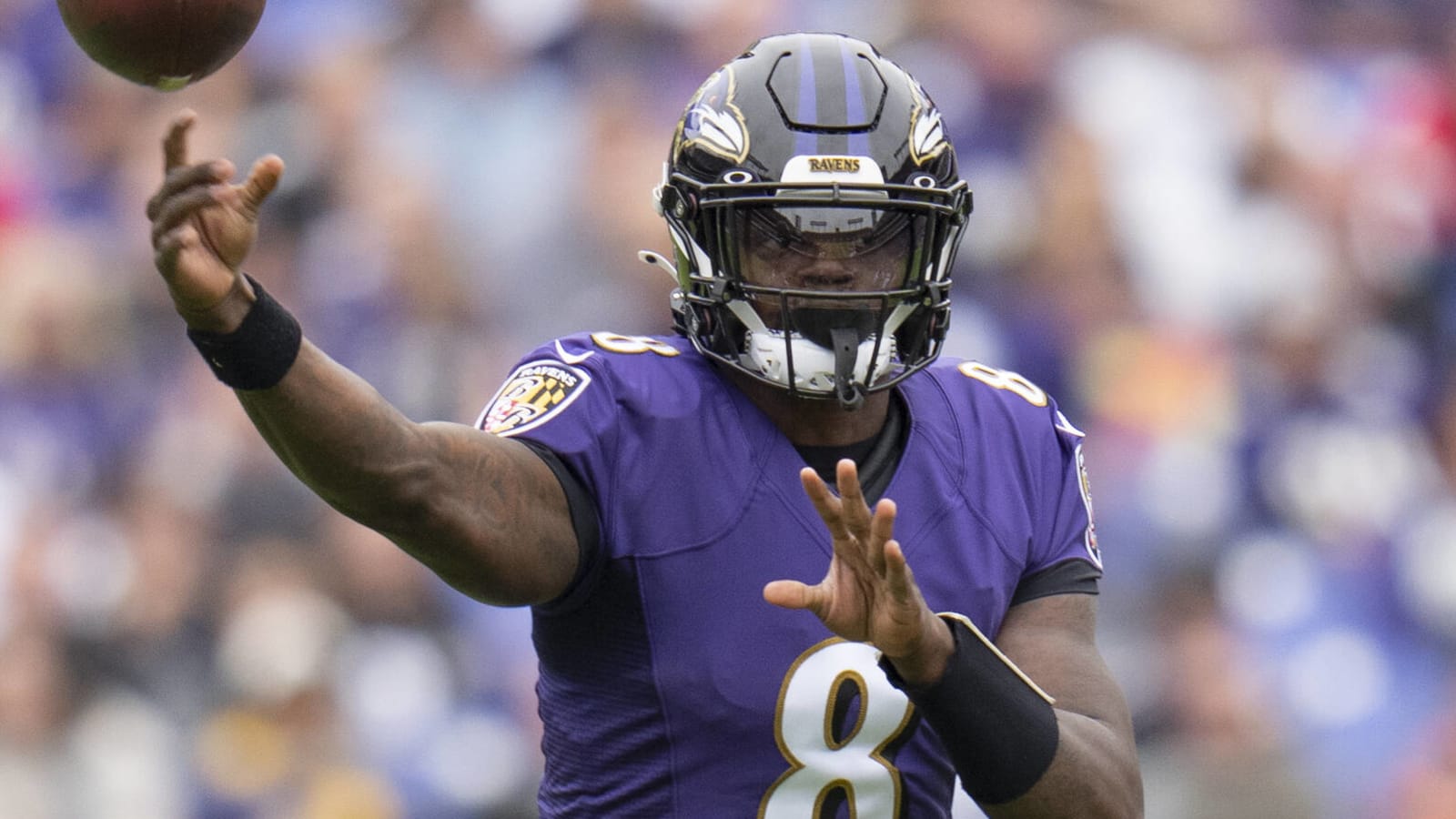 Lamar Jackson loved fan's 'pay 'em now!' sign