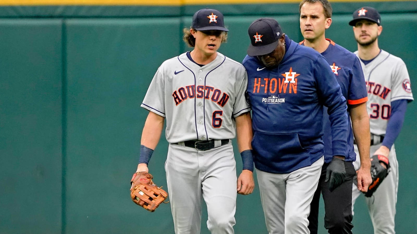 Astros' Jake Meyers leaves Game 4 with injury after attempted leaping catch