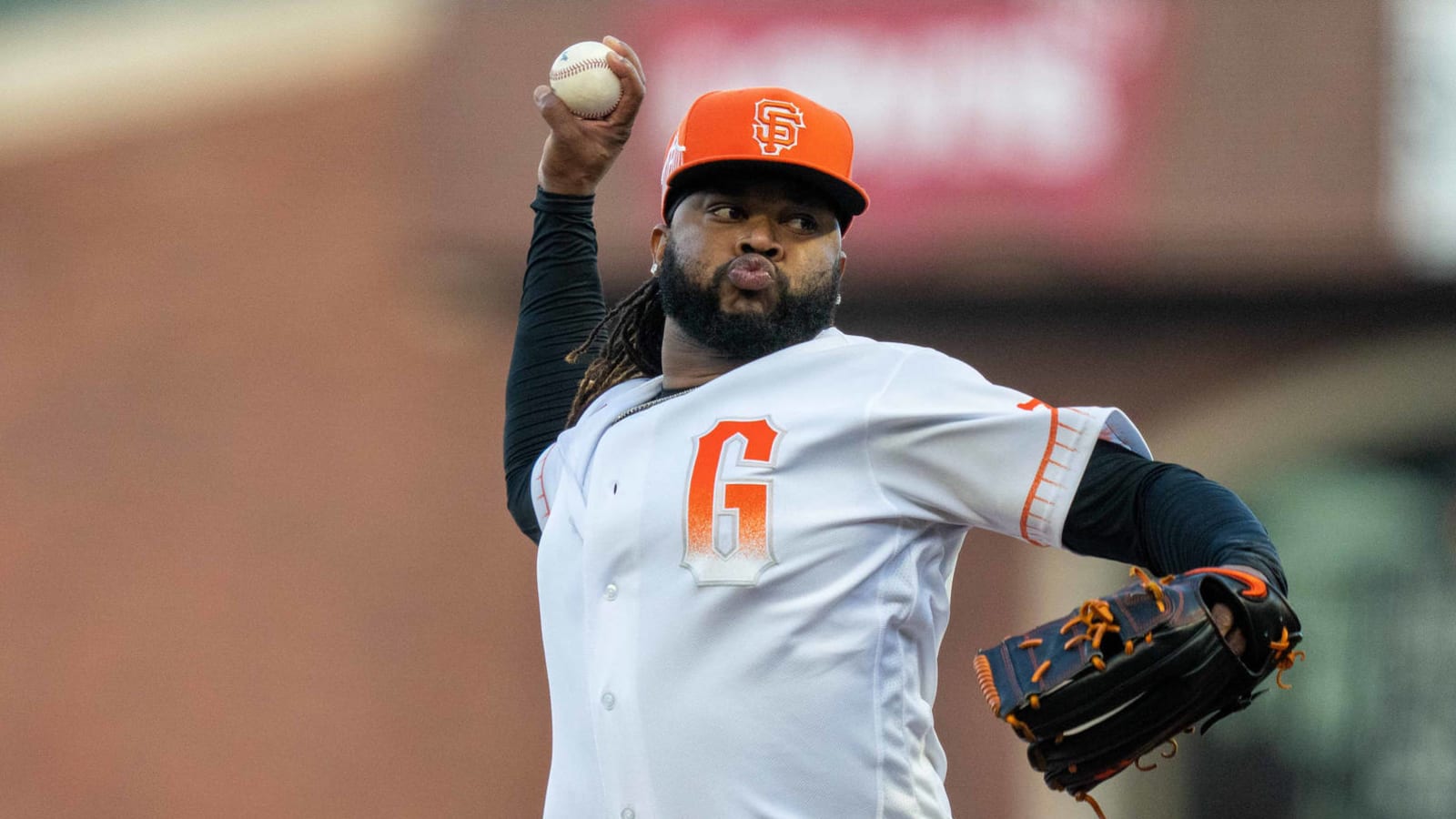 Giants to decline Johnny Cueto’s option