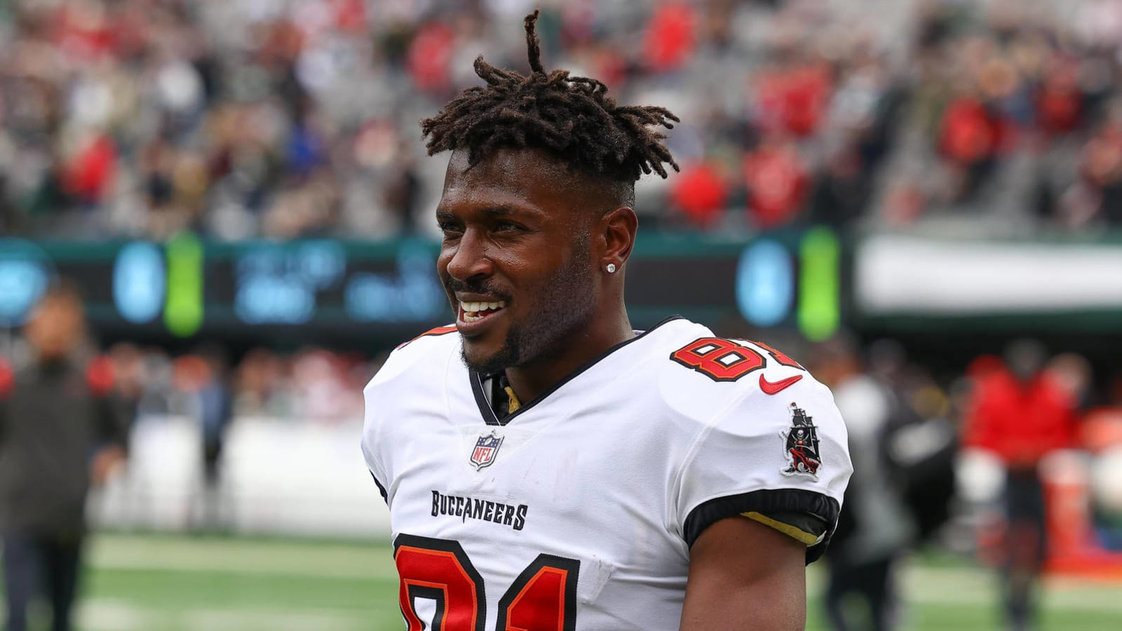 Buccaneers keep rights to Antonio Brown another day