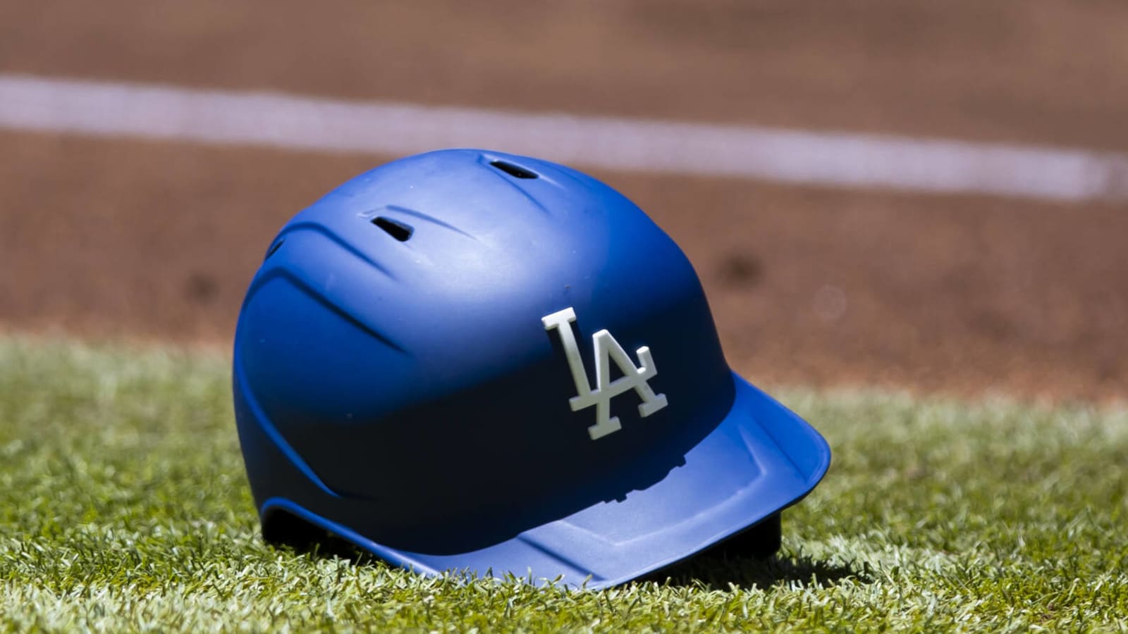 Watch: Security guard destroys on-field proposal at Dodgers game