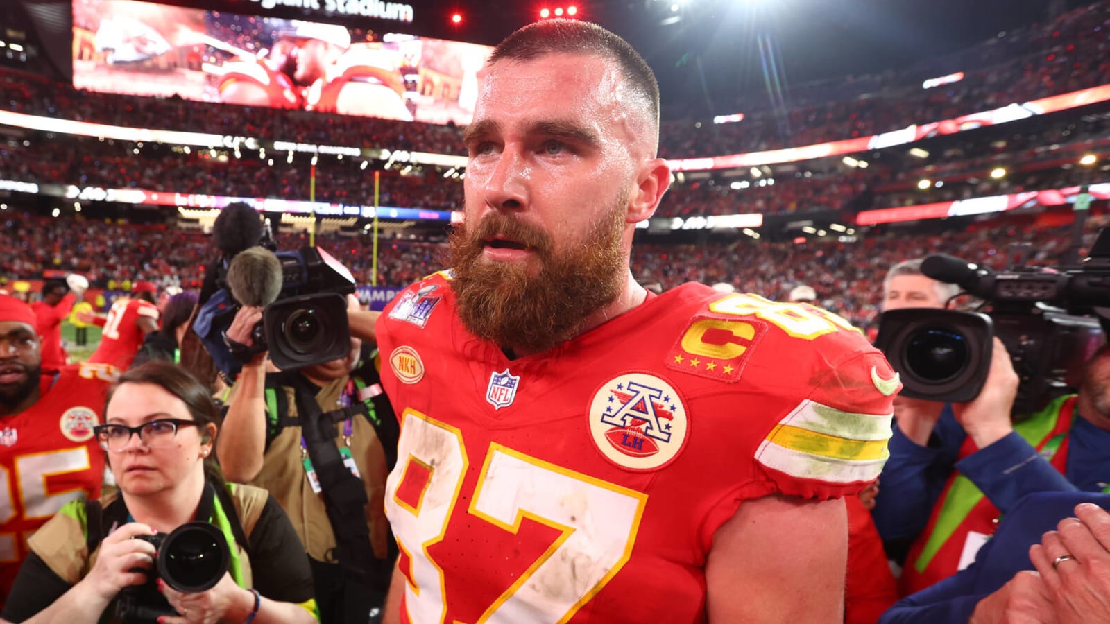 Watch: Travis Kelce gets emotional during Jason’s retirement speech