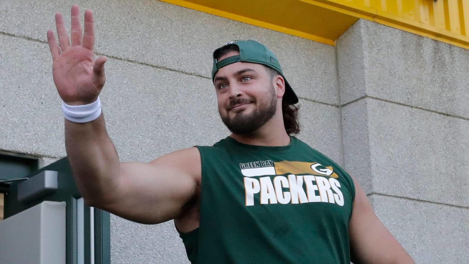 Packers' David Bakhtiari chugs beer during Bucks game