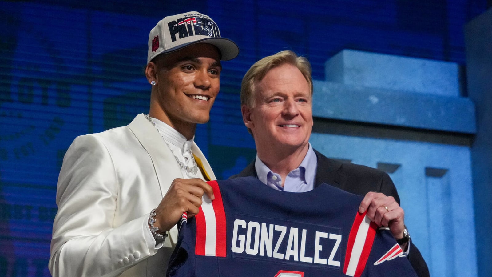 Patriots select CB Christian Gonzalez