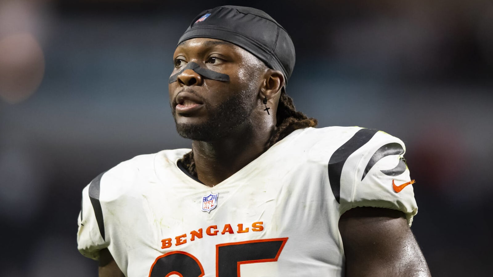 Steelers sign DT Larry Ogunjobi to one-year deal after visit