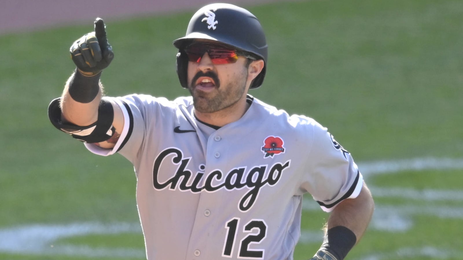 White Sox's Adam Eaton on IL with hamstring strain