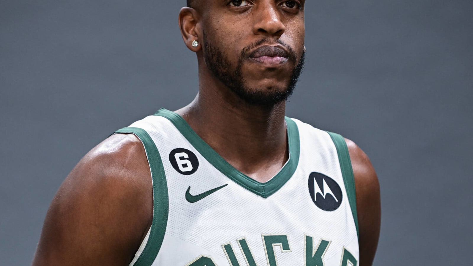Lakers Fans Are Mad After Hearing Khris Middleton Will Make His Season Debut Against Their Team