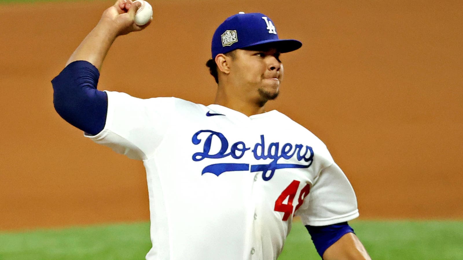 Dodgers reliever Brusdar Graterol reunites with mom, extends