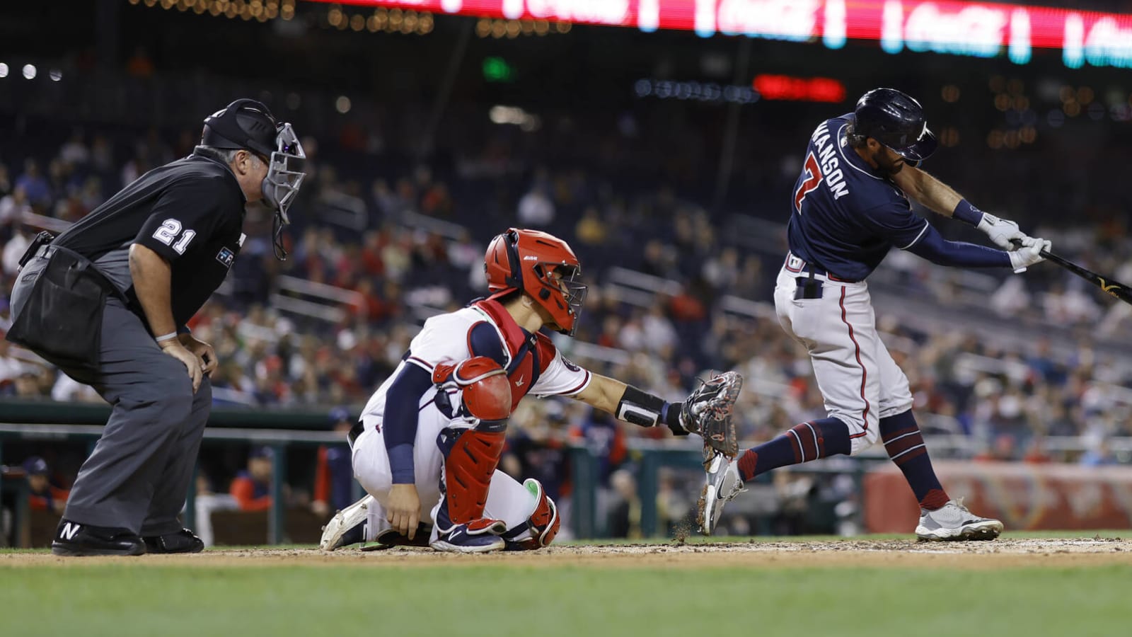 Fan hits, bites usher at Braves-Nationals game