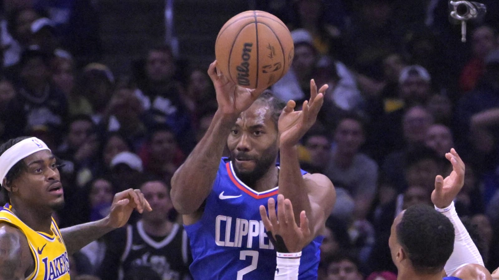 Watch: Kawhi Leonard can’t miss vs. Lakers