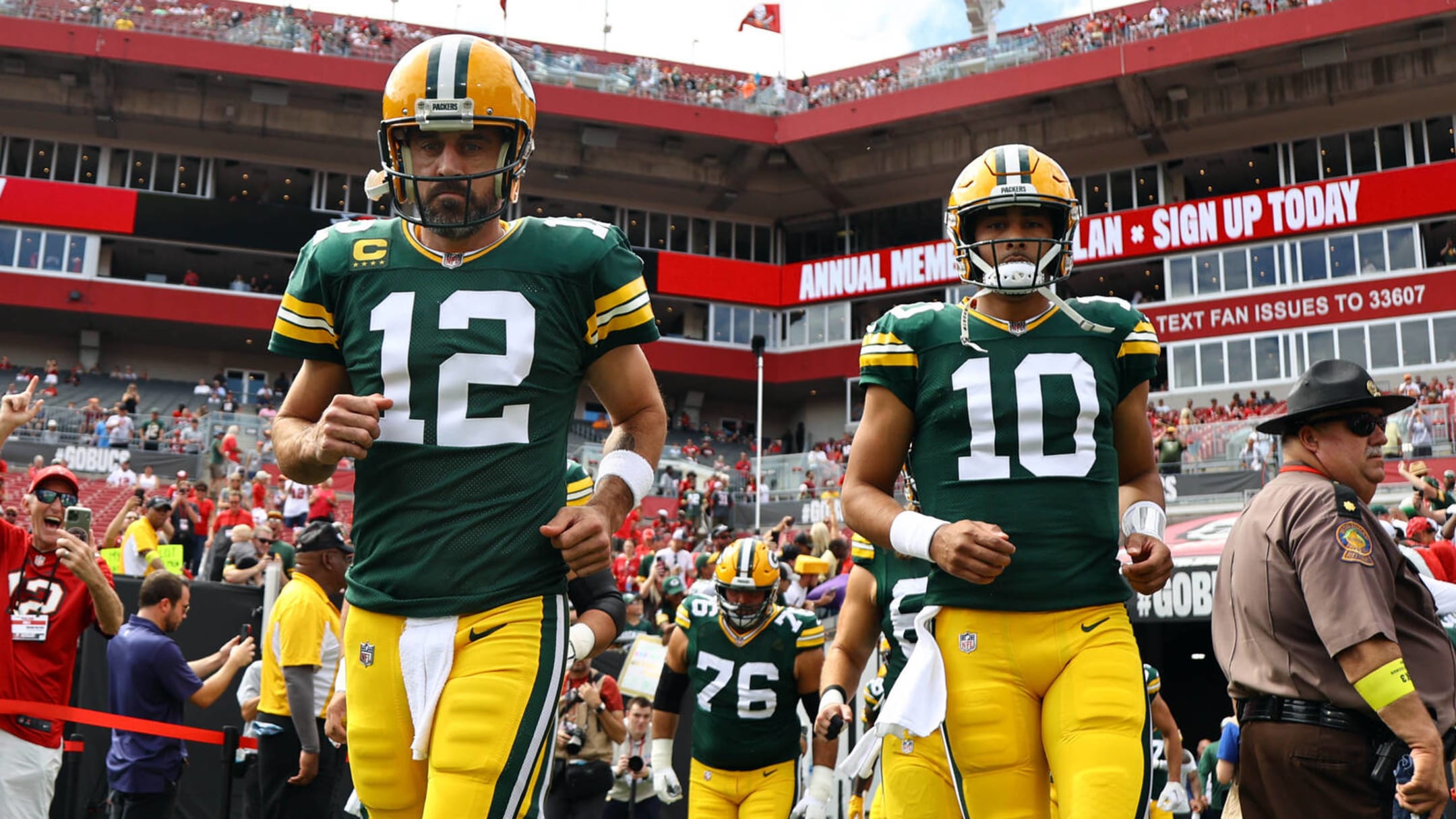 Packers quarterback Jordan Love takes over for a legend and leads Green Bay  to a victory - Sports Illustrated