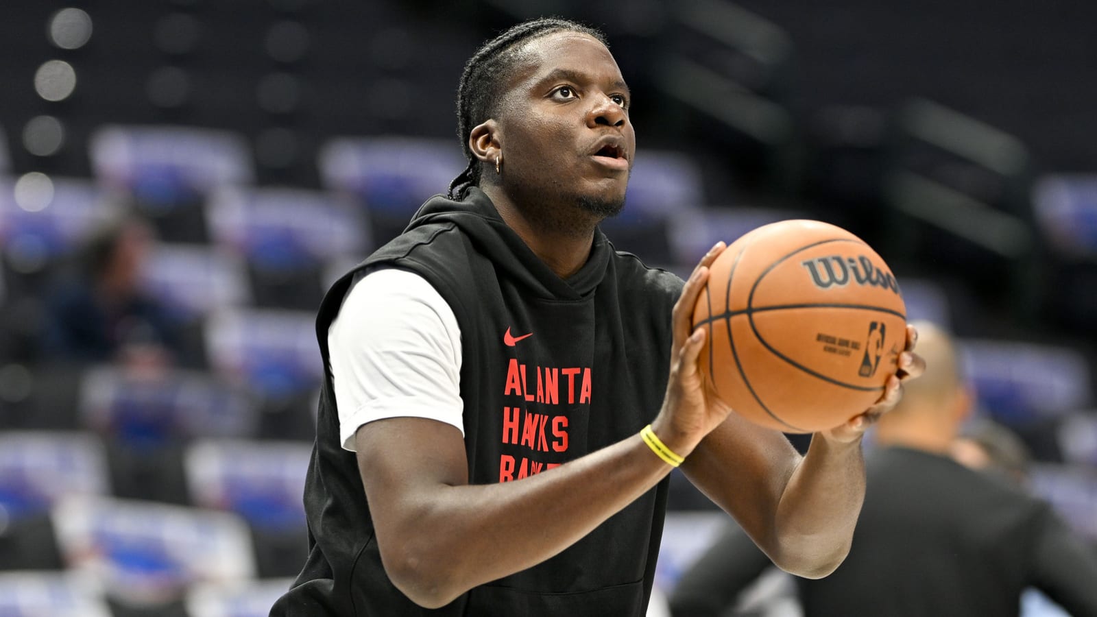 Knicks eyeing trade for ex-NBA rebounding leader?