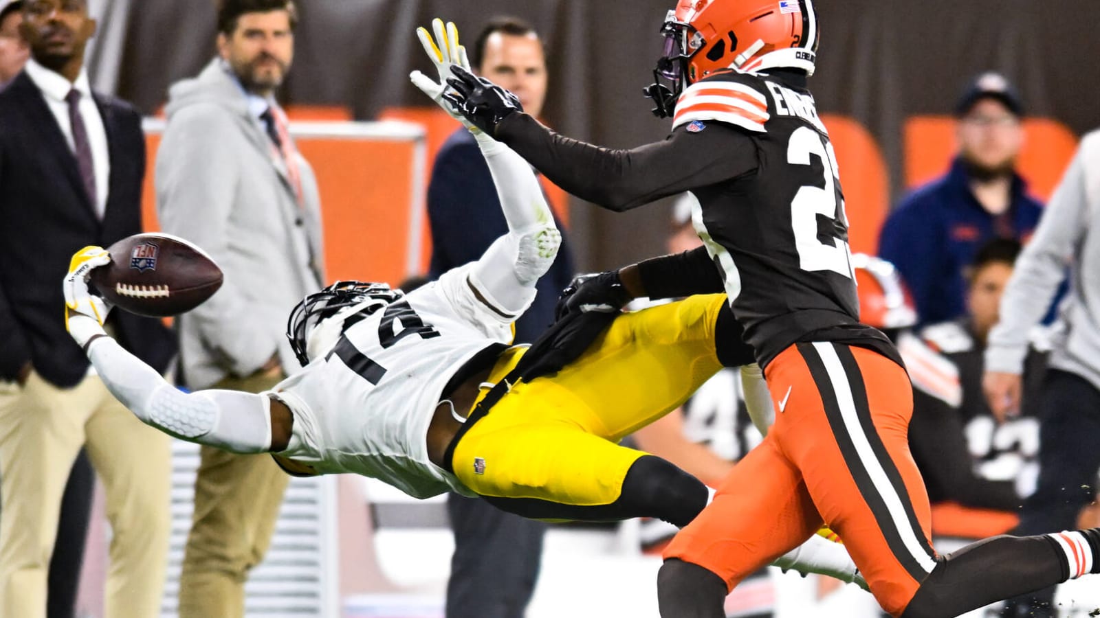 Steelers rookie WR George Pickens makes incredible one-handed catch