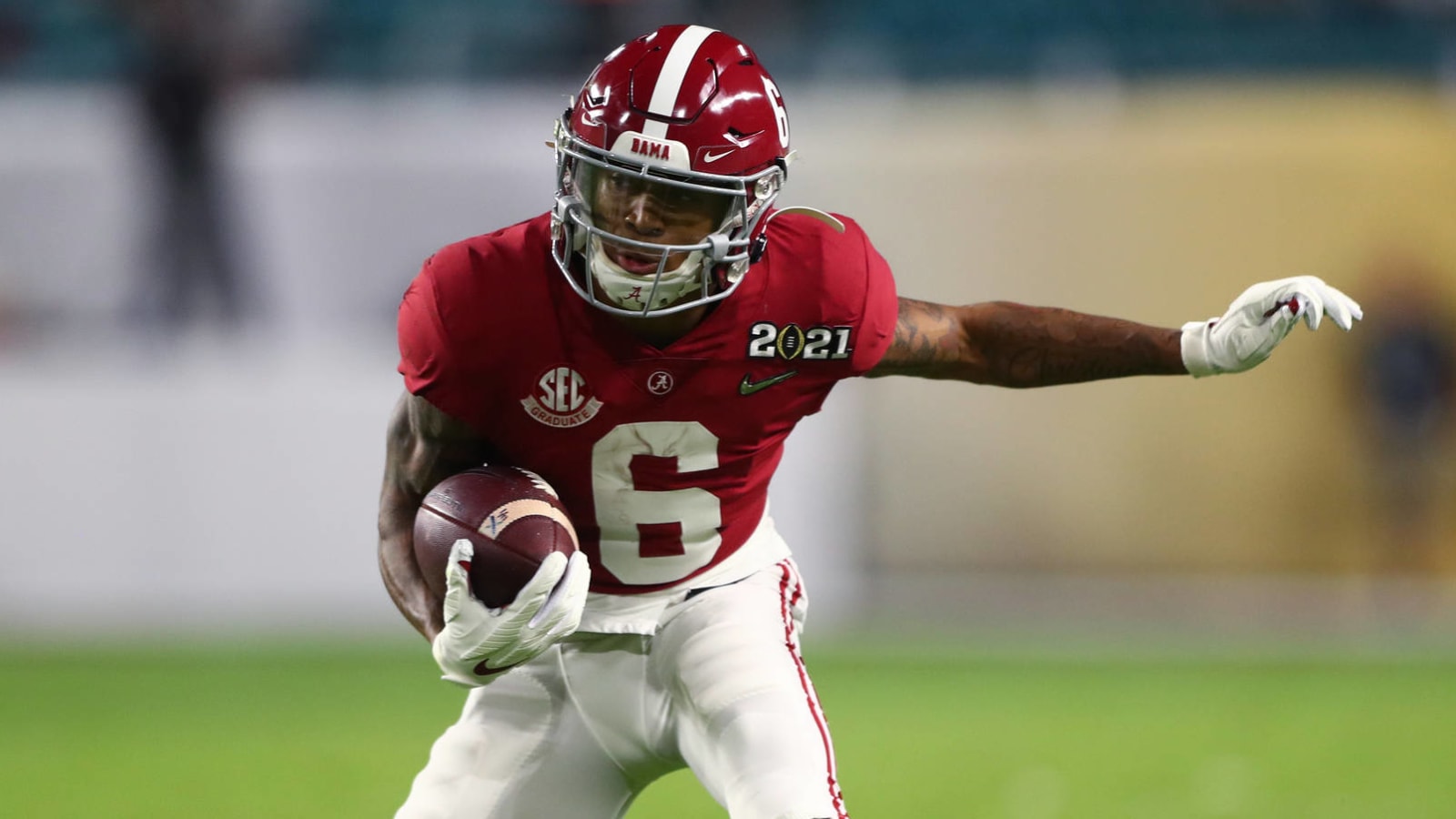 Report: DeVonta Smith measured 6 feet, 166 pounds