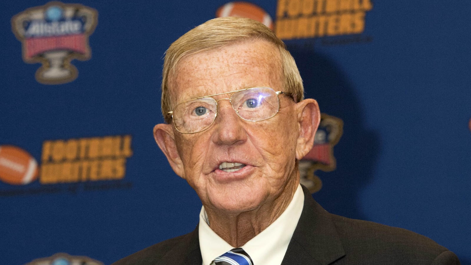 Lou Holtz makes prediction for showdown between Notre Dame, Ohio State