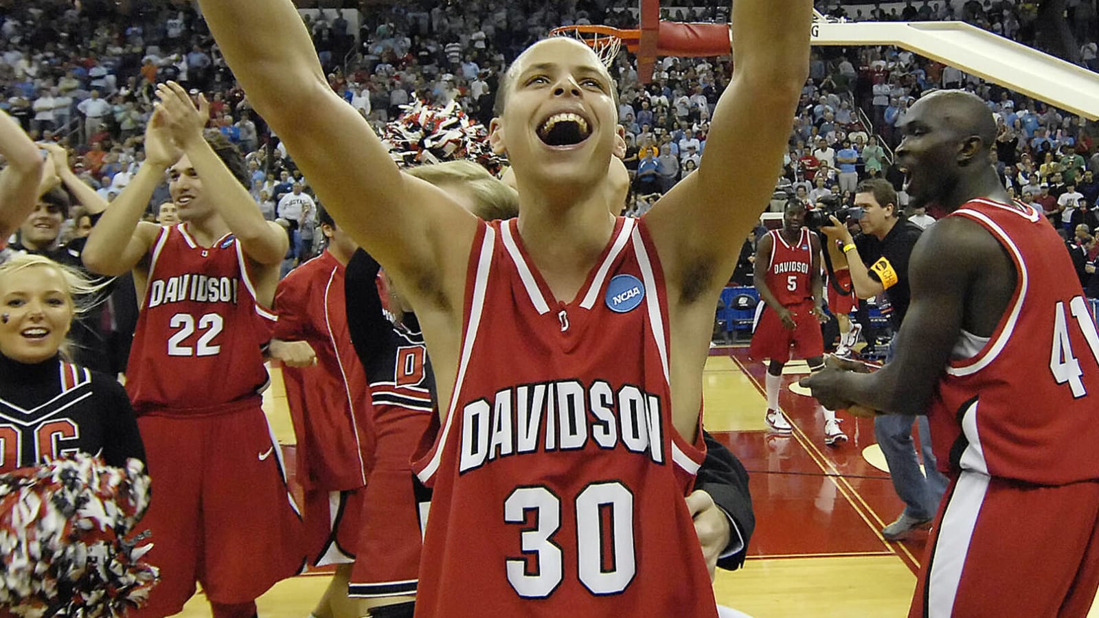 Steph Curry graduates, has number retired as he's inducted into