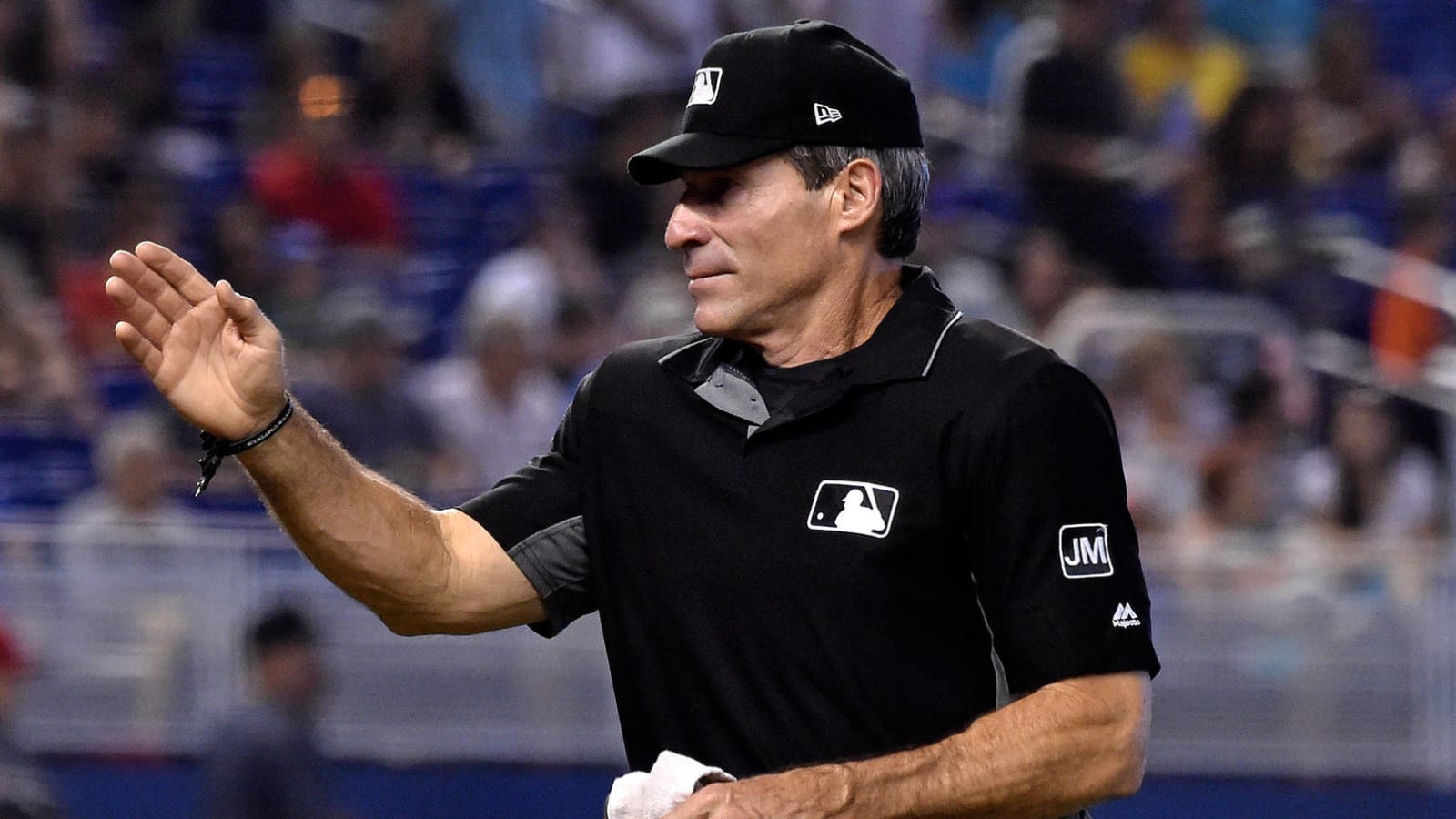 Video shows how many calls Angel Hernandez blew