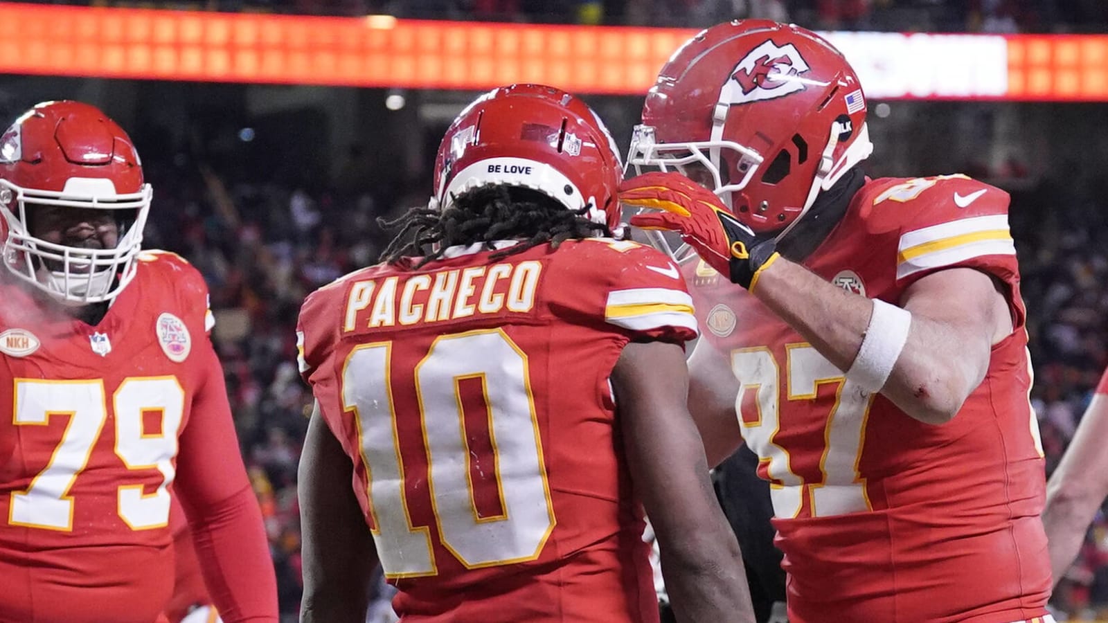 Chiefs rides stellar defense, imperfect offense to blowout win