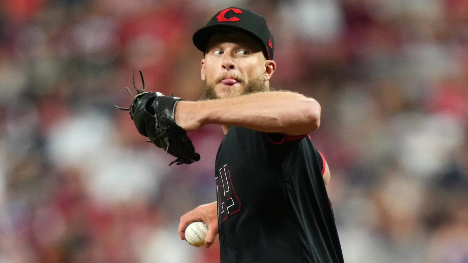 Reds bringing back inconsistent reliever