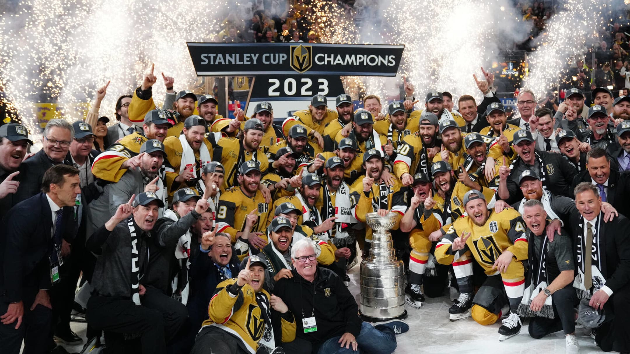 Golden Knights raise 2022-23 Stanley Cup championship banner