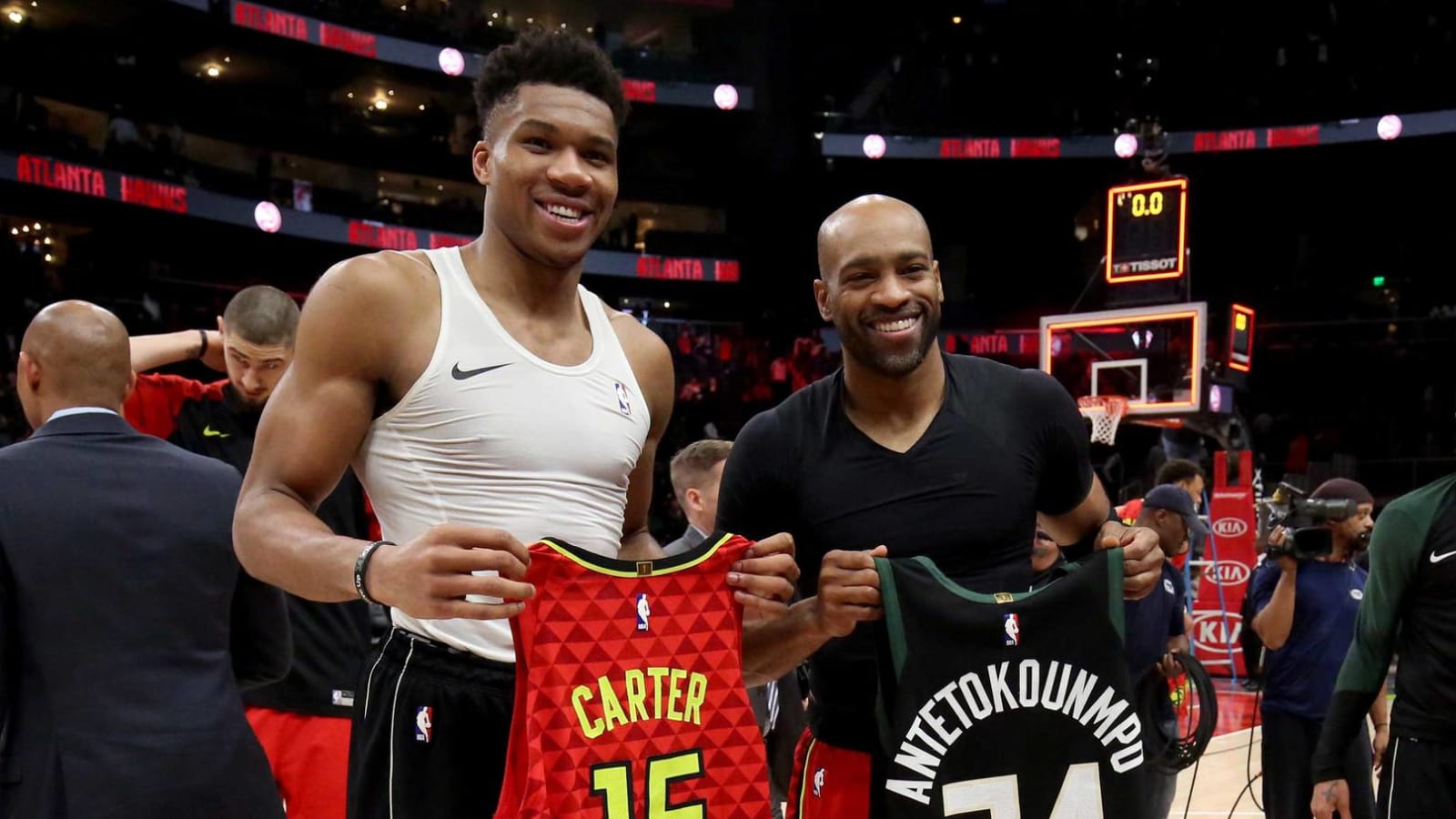 Vince Carter believes Giannis will stay with Bucks