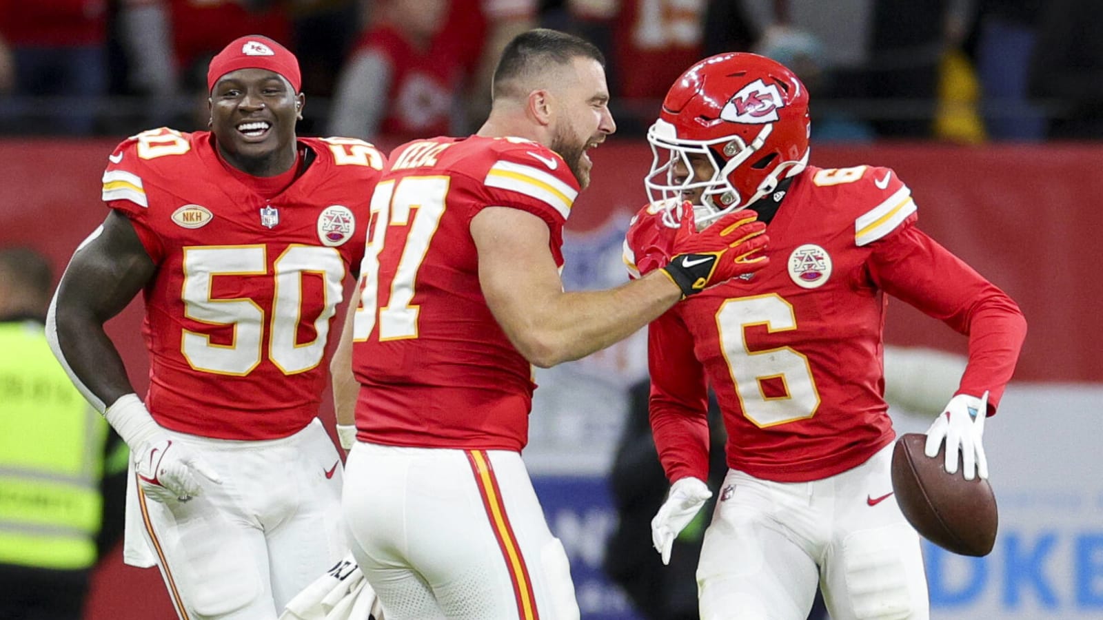 Chiefs defense ruling the day in Super Bowl defense