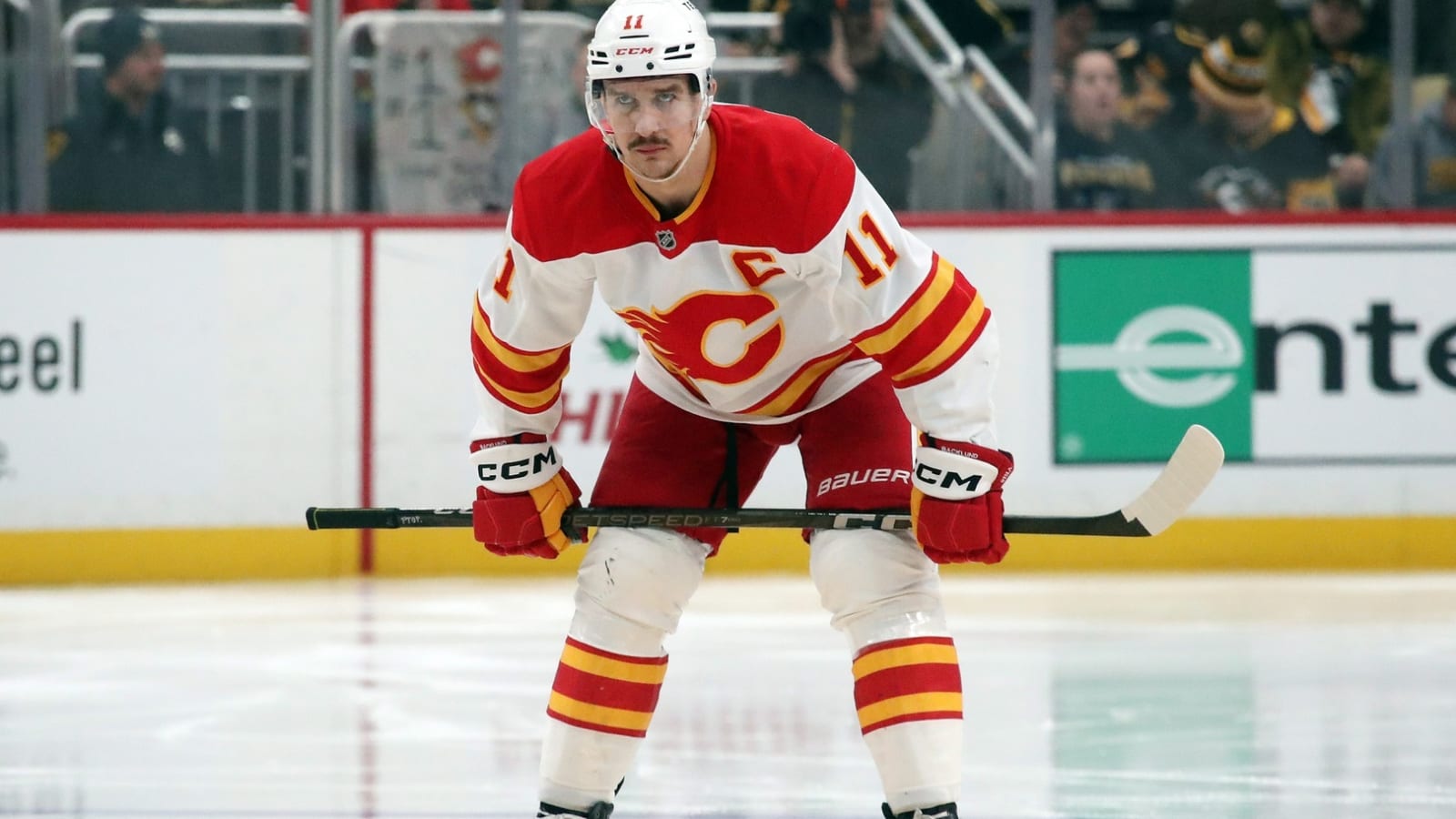 Flames captain Mikael Backlund leaves Wednesday’s game vs. Vancouver with upper body injury