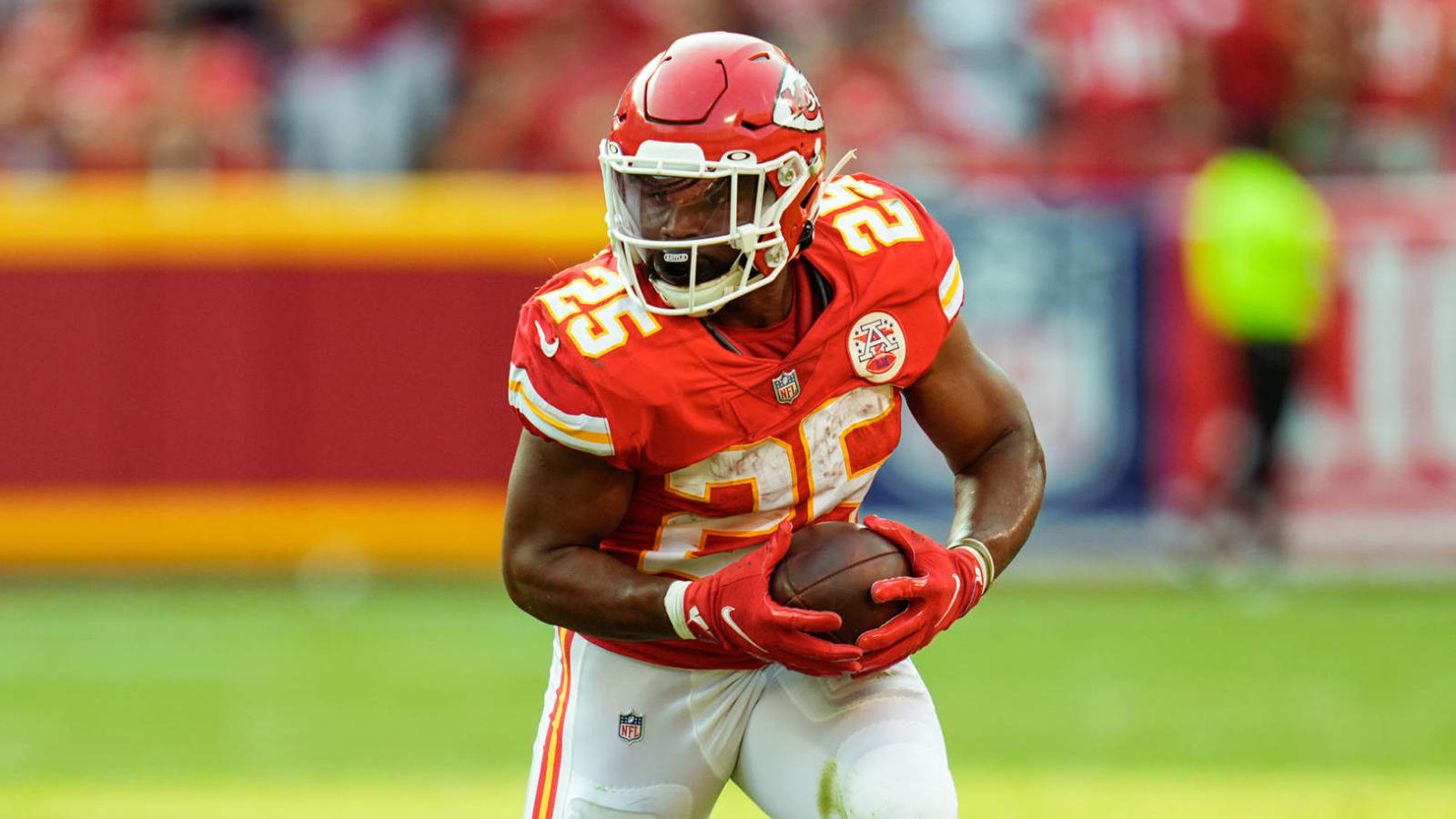 Chiefs RB Clyde Edwards-Helaire on IR with MCL sprain