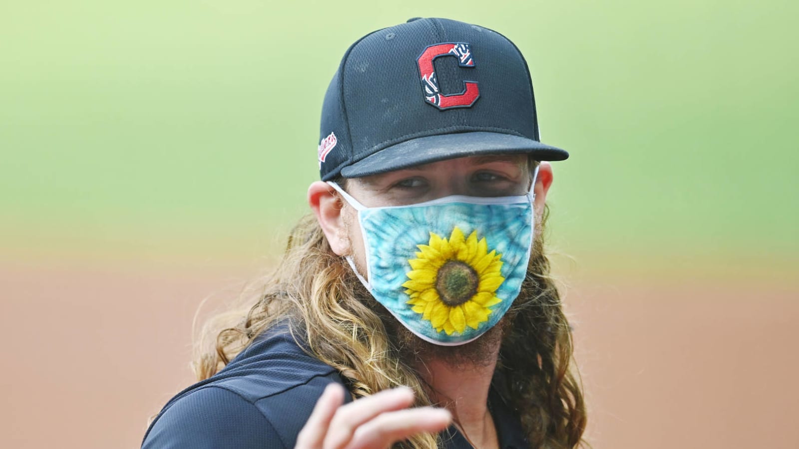 Report: Indians, White Sox discussing Mike Clevinger trade