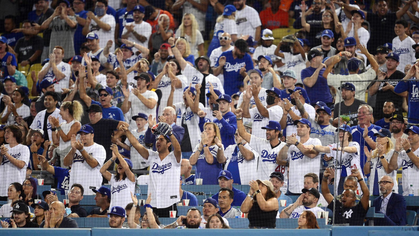 Dodgers fan headbutts Astros fan during fight