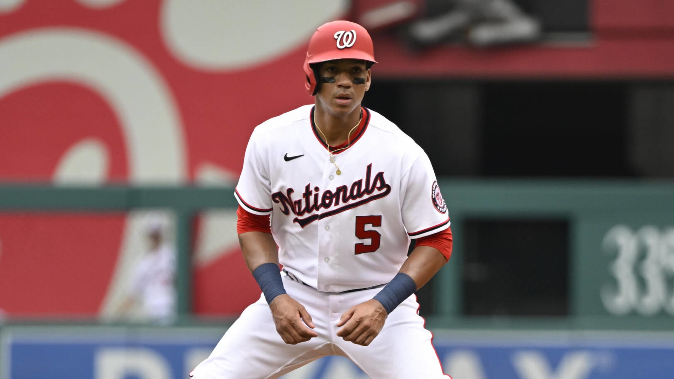 Veteran Adrianza returns to Braves in trade with Nationals