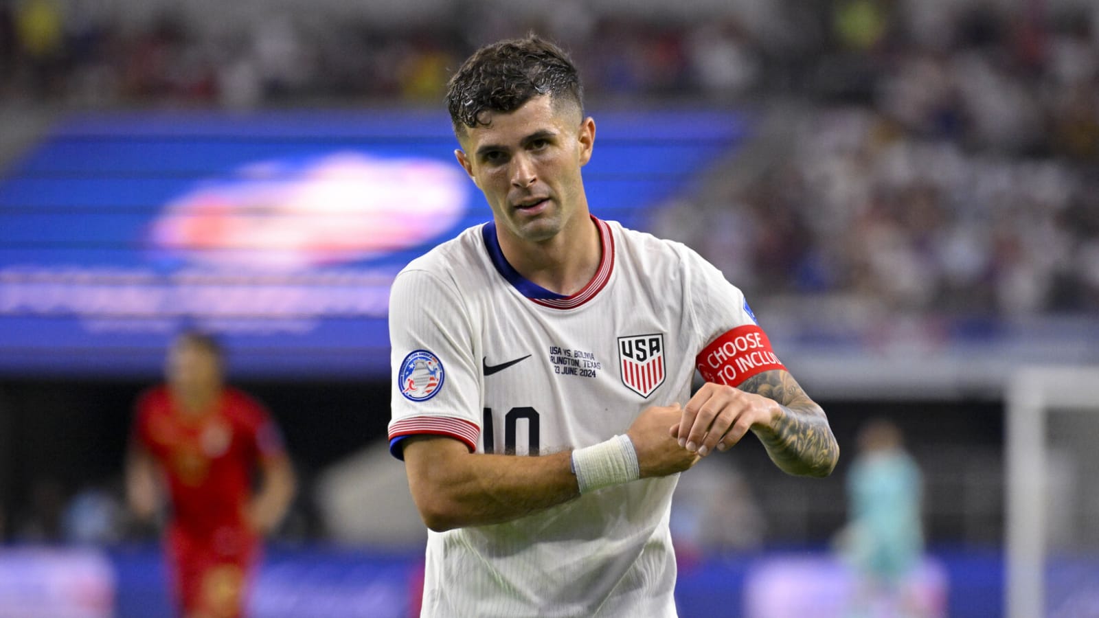 Watch: Christian Pulisic snubbed by referee after USMNT exit