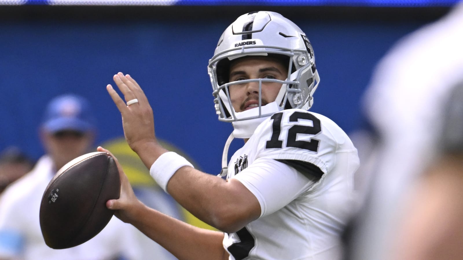 Raiders QB Aidan O’Connell suffers hand injury vs. Rams
