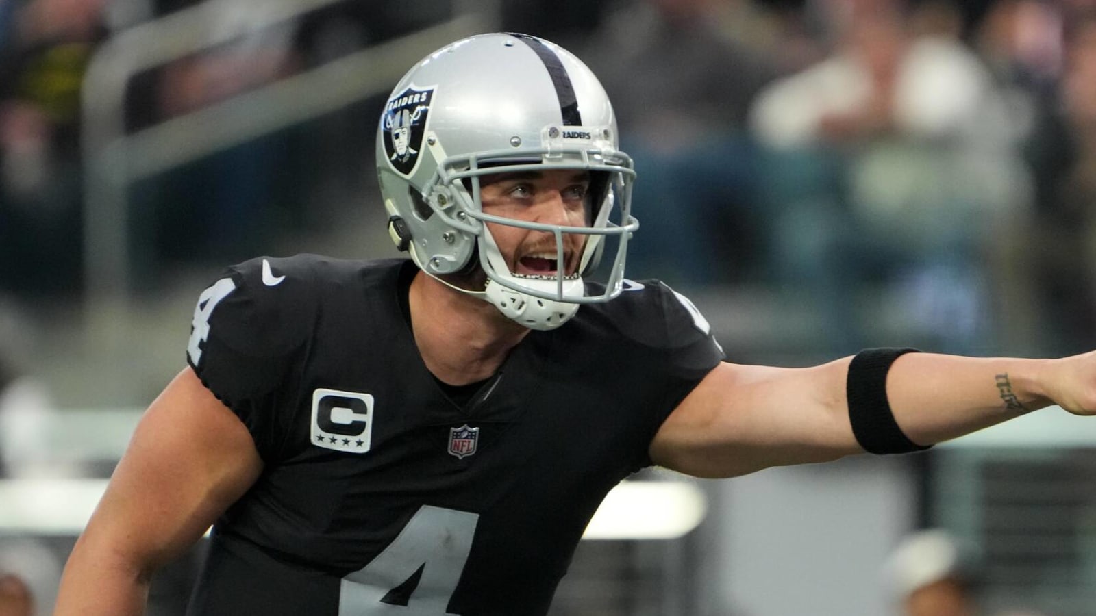 Saints viewed as front-runner for Derek Carr