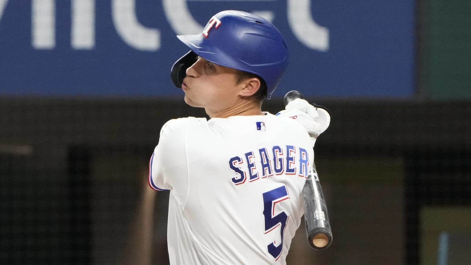 Angels intentionally walk Corey Seager with bases loaded