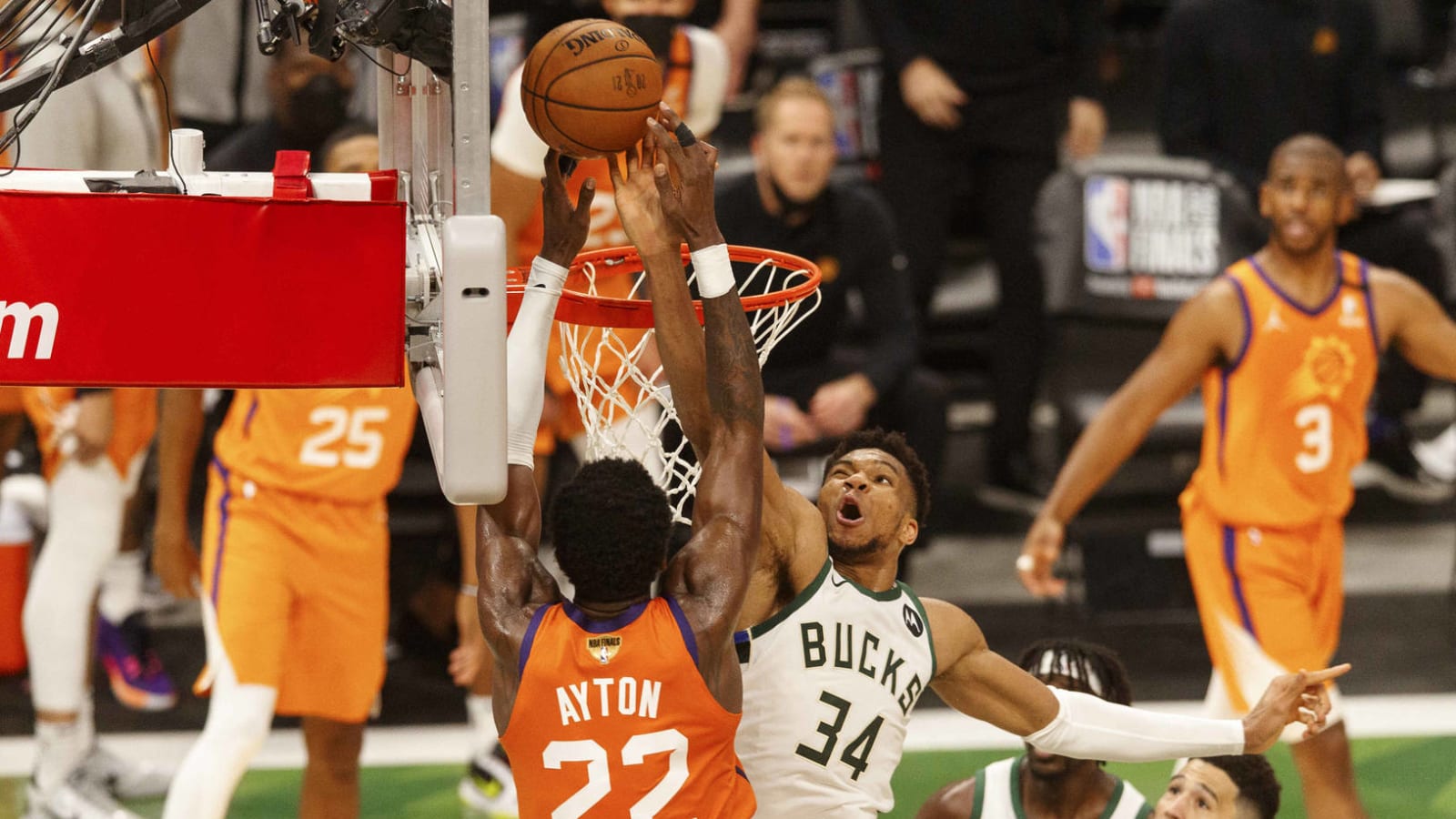 Giannis delivers game-changing block on DeAndre Ayton