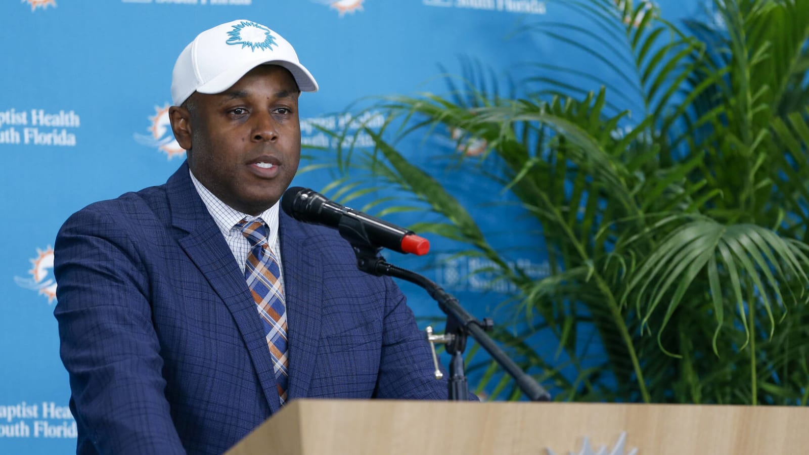 Dolphins GM plans to bring in competition for Michael Deiter