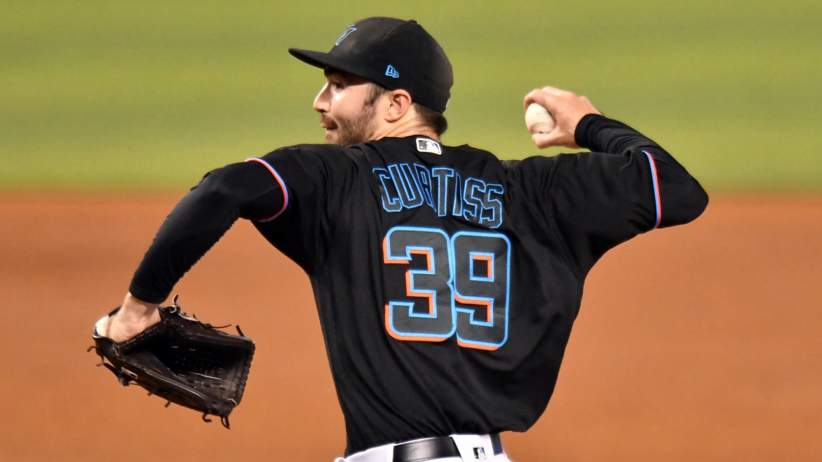 Brewers acquire reliever John Curtiss from Marlins