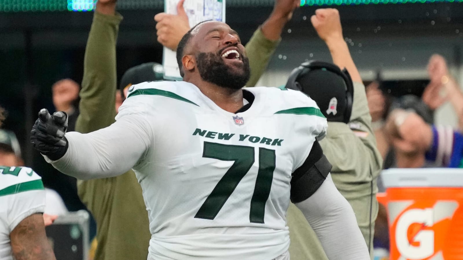 New York Jets OL Duane Brown to play in 2023