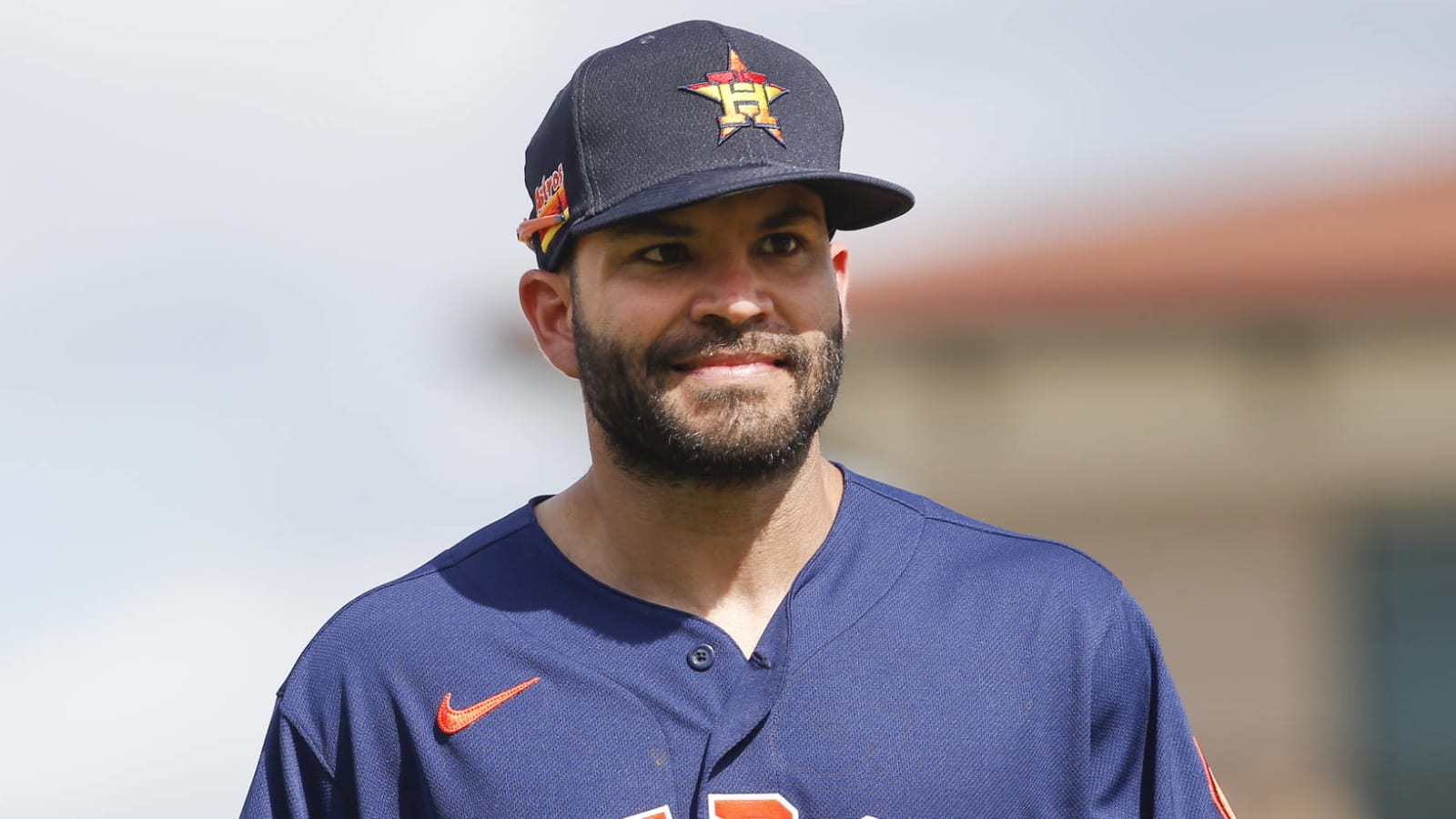 Altuve heckled with tattoo taunts while signing autographs