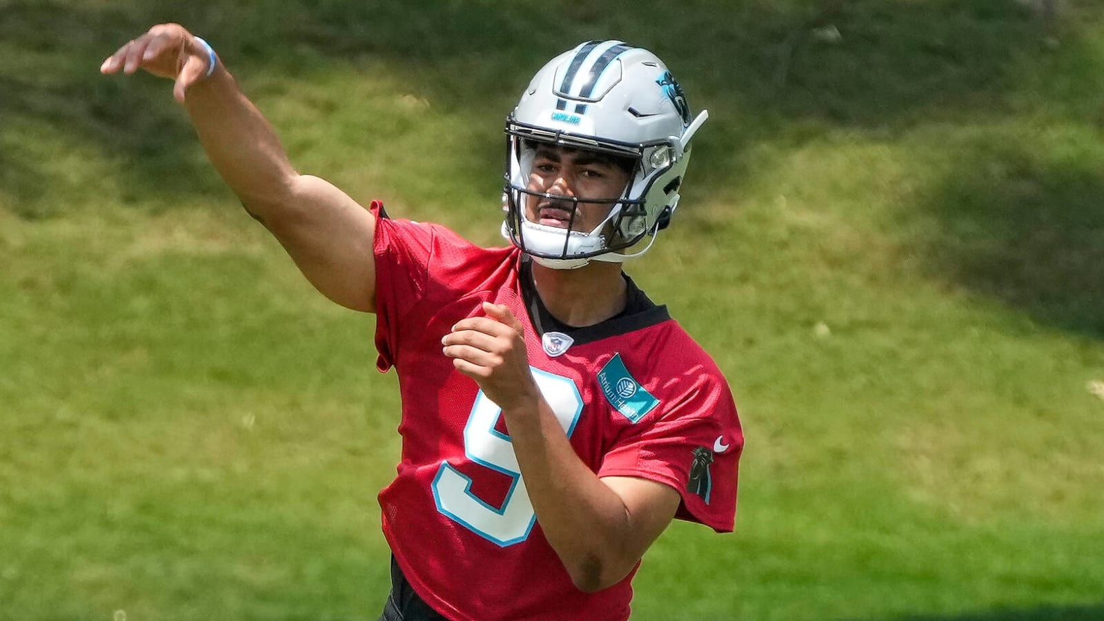 Panthers rookie QB cracks NFL's top 10 in jersey sales