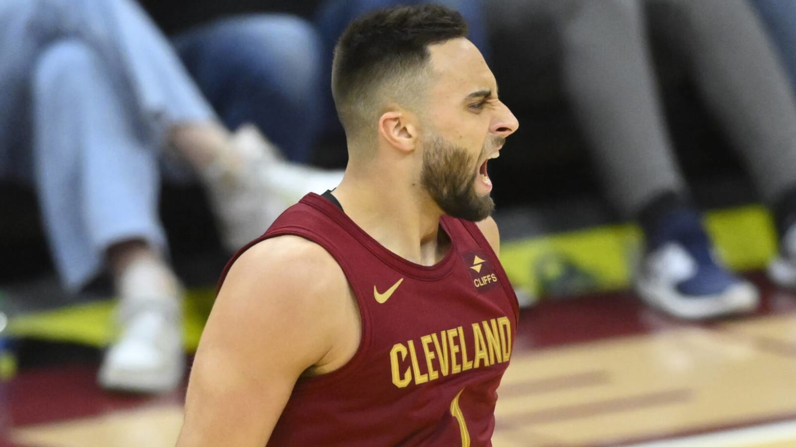 Watch: Cavaliers stun Mavericks with half-court buzzer-beater