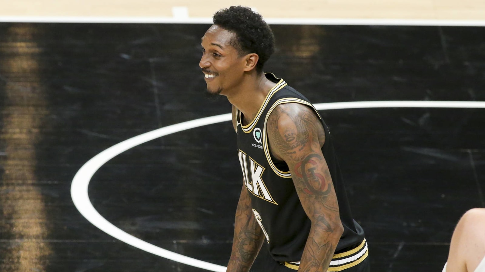 Lou Williams remains with Hawks on one-year, $5 million deal