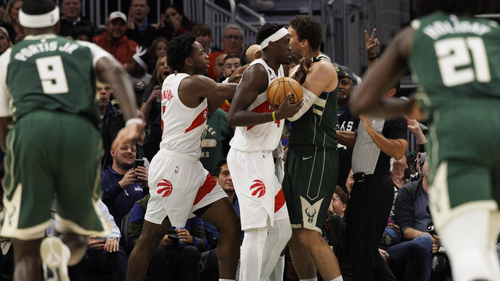 Raptors G Gary Trent Jr.'s father calls out Bucks C Brook Lopez for altercation